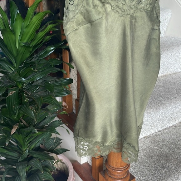 Vintage Y2k Gold Hawk Elegant Olive Green Lace Trim Silk Camisole - Picture 6 of 13